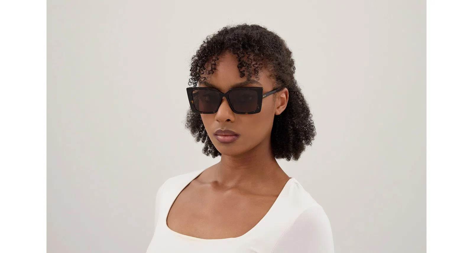 Alexander McQueen AM0578S Sunglasses - view 4